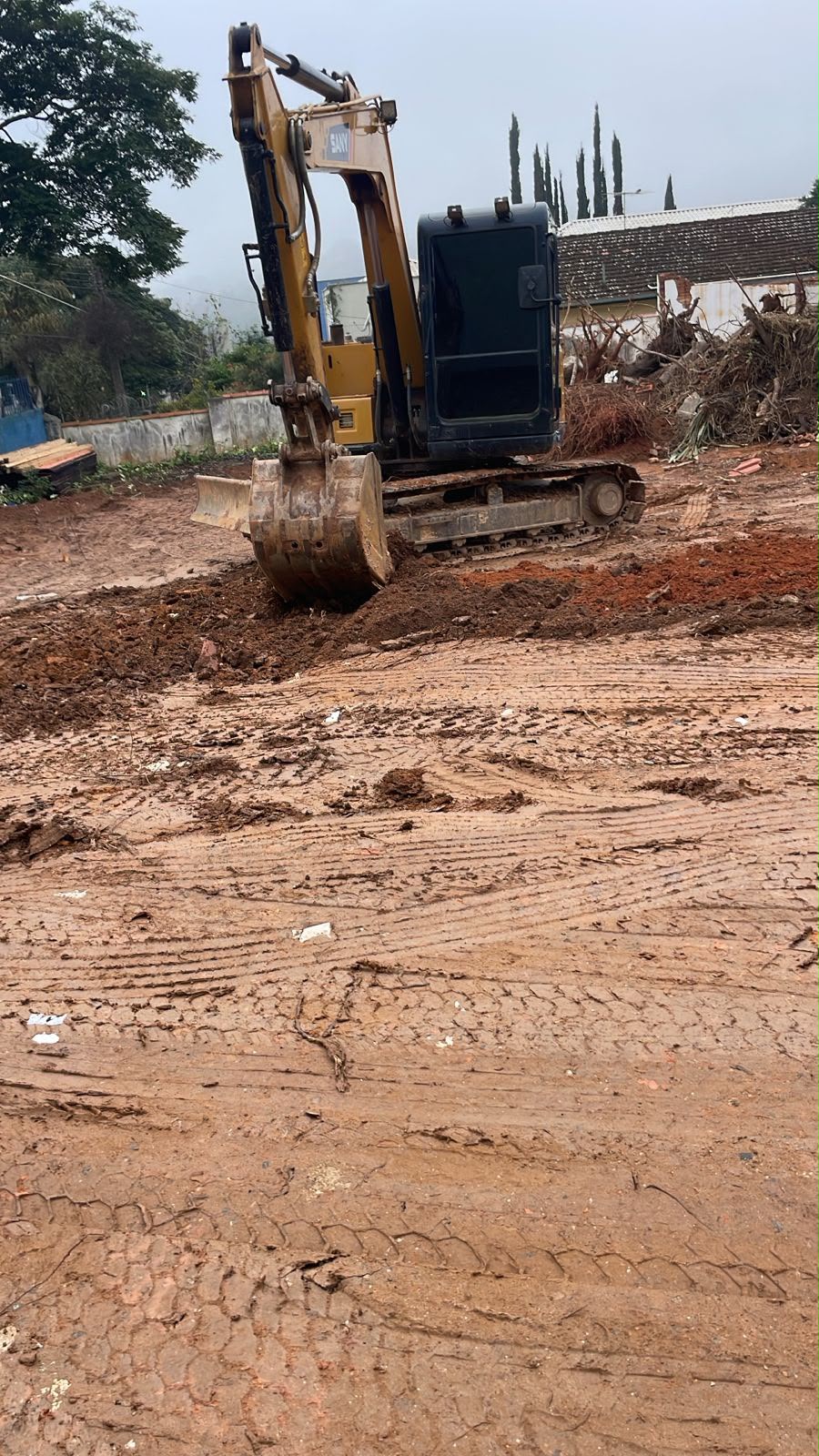 Equipamento de terraplenagem em obra